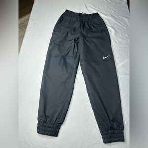 Women's Nike size S Black Standard Fit Elastic Waist CZ8909 Jogger Swoosh Pants